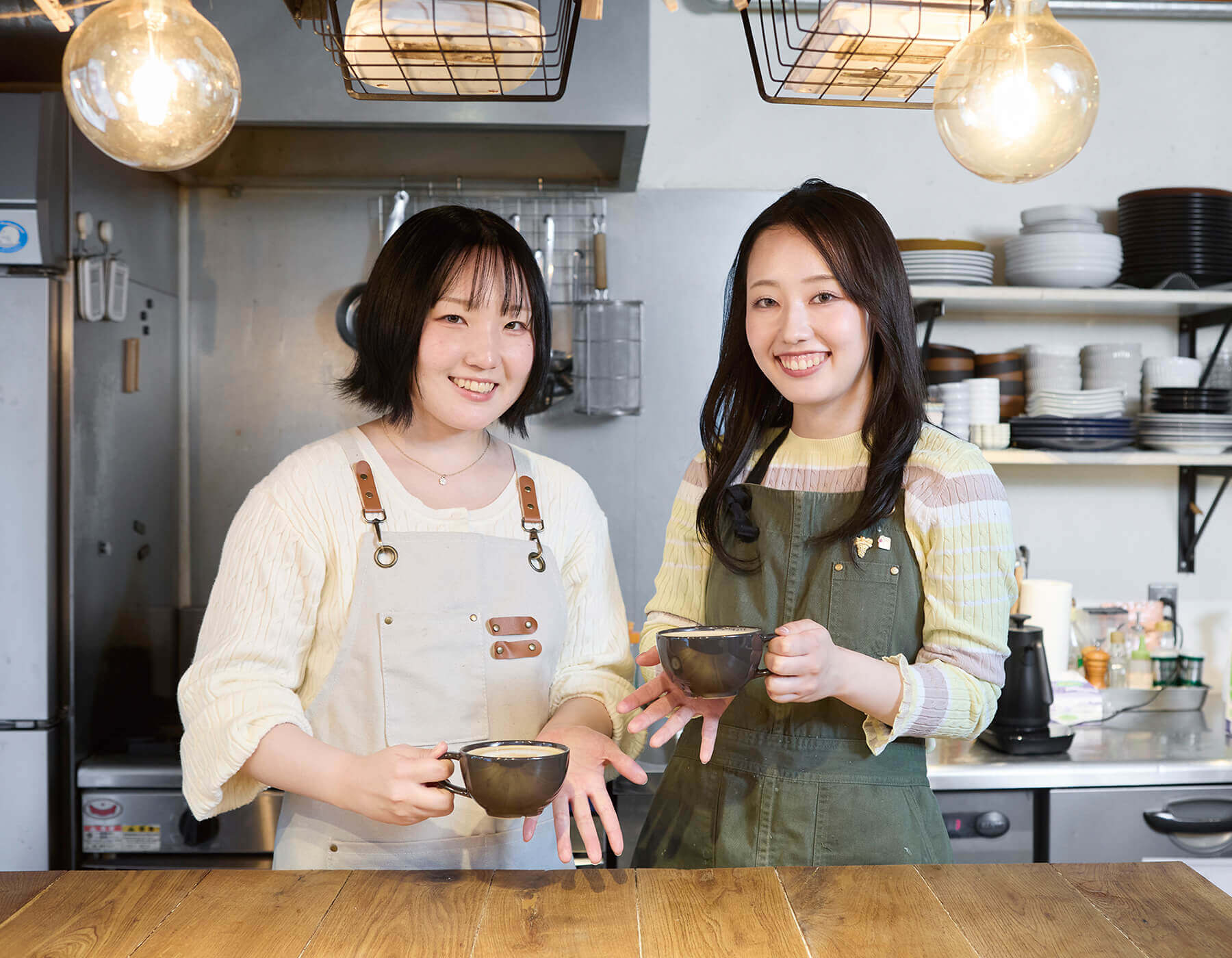 明るいカフェのような空間で学ぶ